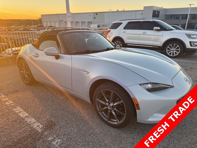 2016 Mazda MX-5 Miata Miata Grand Touring photo 3
