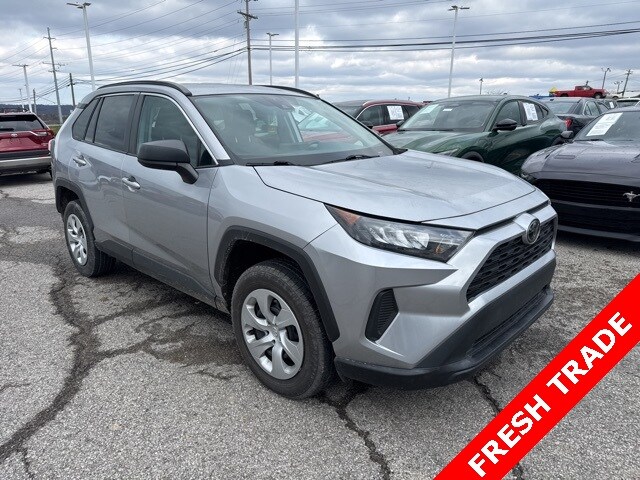 2020 Toyota RAV4 LE photo 3
