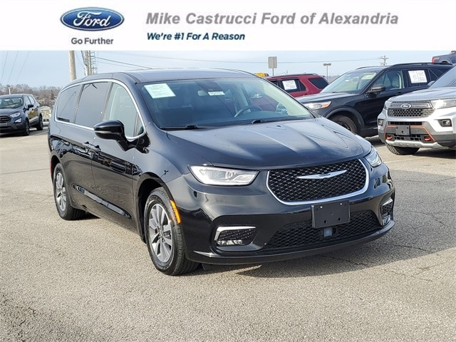 2024 Chrysler Pacifica PHEV Select's photo