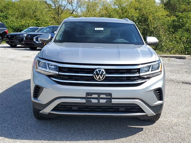 2023 Volkswagen Atlas Cross Sport SE photo 2