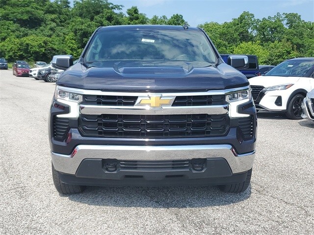 2022 Chevrolet Silverado 1500 LT photo 2