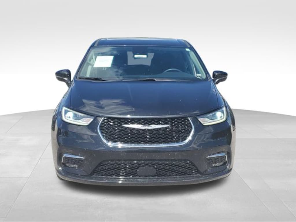 Used 2023 Chrysler Pacifica Touring L Van Passenger Van