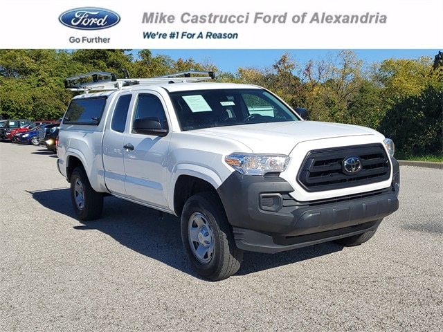 2022 Toyota Tacoma SR's photo