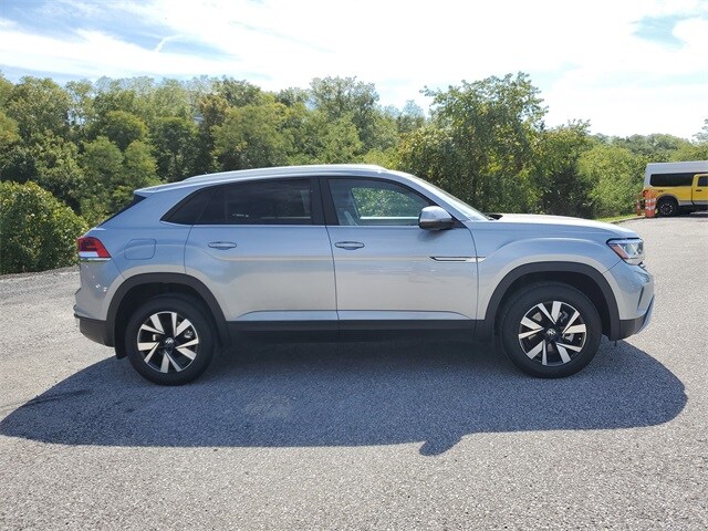 2023 Volkswagen Atlas Cross Sport SE photo 3