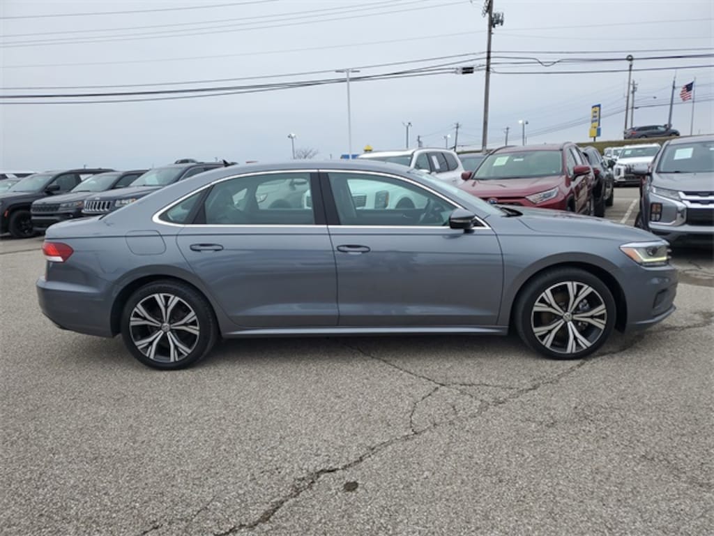 Used 2022 Volkswagen Passat 2.0T SE Sedan