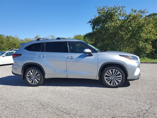 2022 Toyota Highlander Platinum photo 3