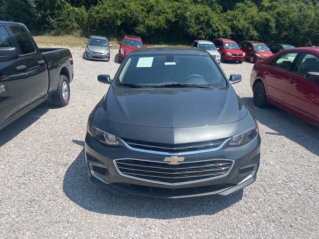 2018 Chevrolet Malibu 1LT photo 2
