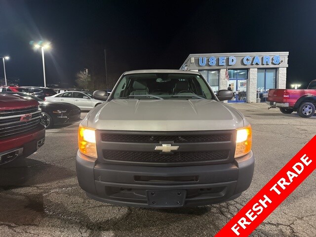 2009 Chevrolet Silverado 1500 Work Truck photo 2