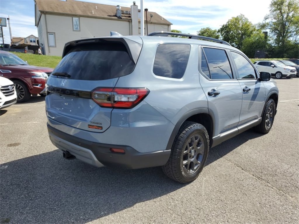 Used 2025 Honda Pilot TrailSport SUV
