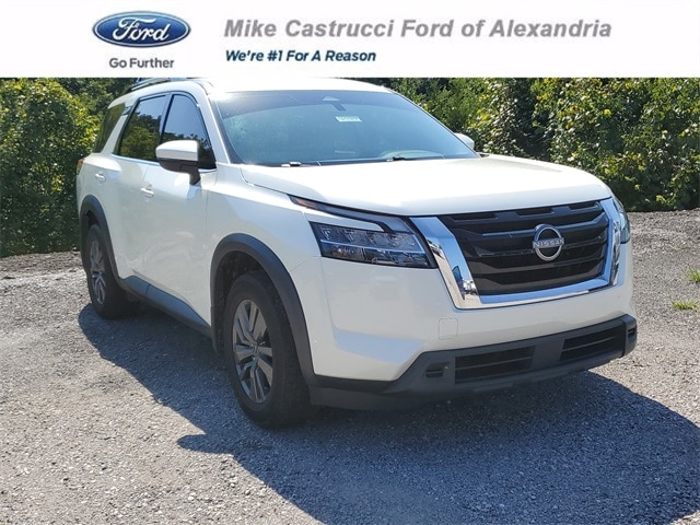 2022 Nissan Pathfinder SV