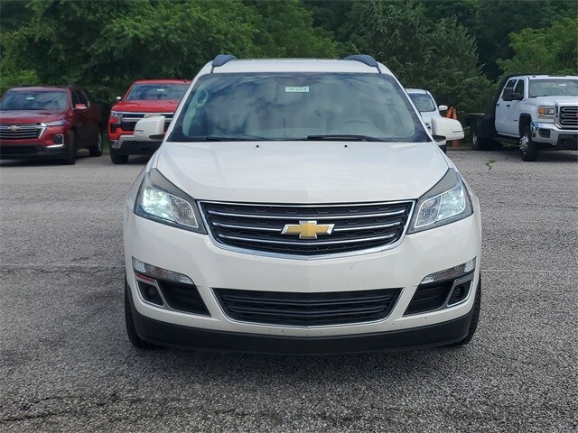 2015 Chevrolet Traverse 2LT photo 2