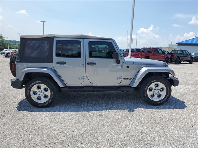 2015 Jeep Wrangler Unlimited Sahara photo 3