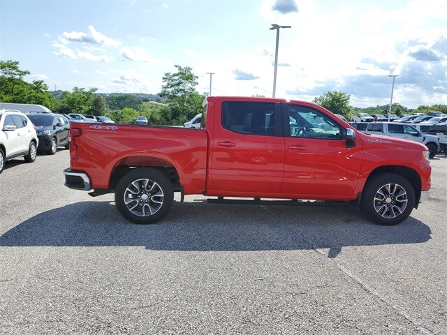2022 Chevrolet Silverado 1500 LT photo 3
