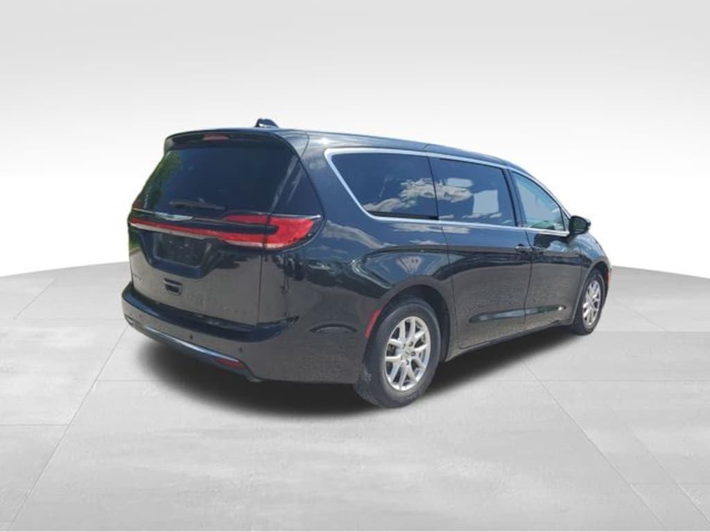 Used 2023 Chrysler Pacifica Touring L Van Passenger Van