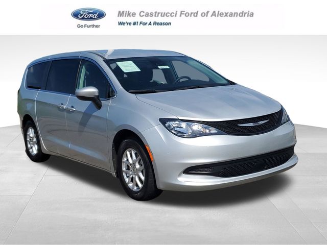 2023 Chrysler Voyager LX's photo