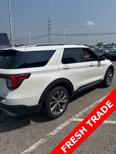 2025 Ford Explorer Platinum photo 2