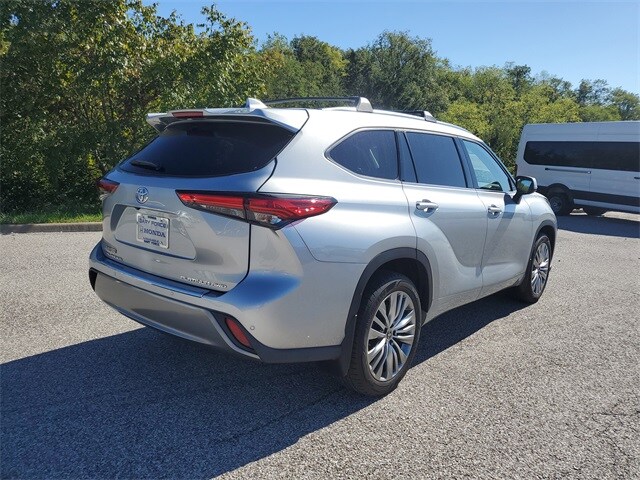 2022 Toyota Highlander Platinum photo 4