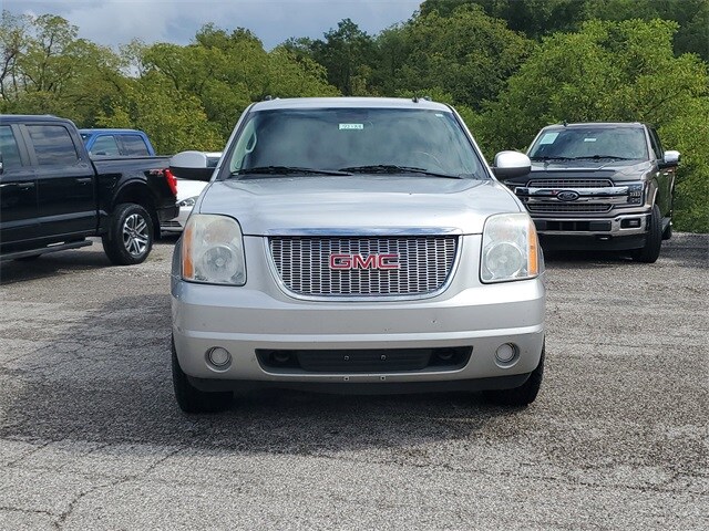 2011 Gmc Yukon XL 1500 SLE photo 2
