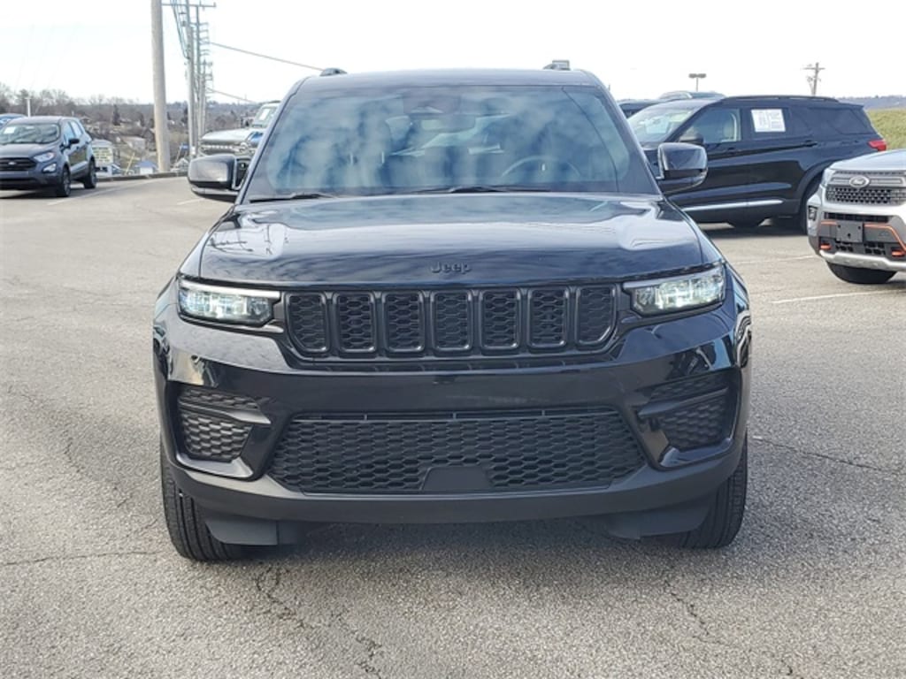 Used 2024 Jeep Grand Cherokee Laredo SUV