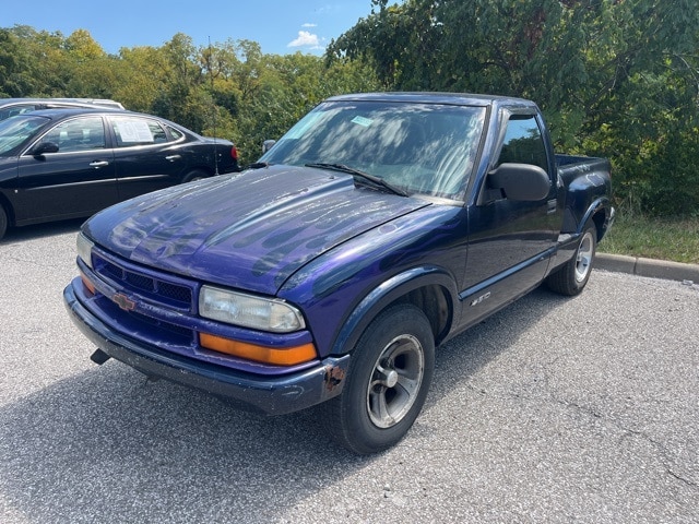 2000 Chevrolet S-10 Base