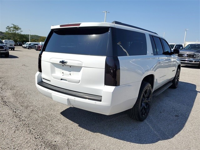 2019 Chevrolet Suburban LT photo 4