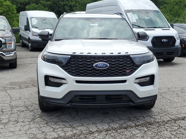 2023 Ford Explorer ST photo 2