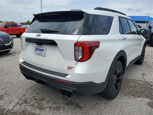 2023 Ford Explorer ST photo 4