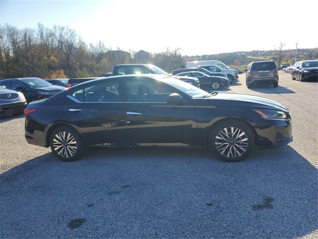 2024 Nissan Altima 2.5 SV photo 3