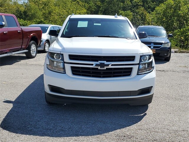2019 Chevrolet Suburban LT photo 2