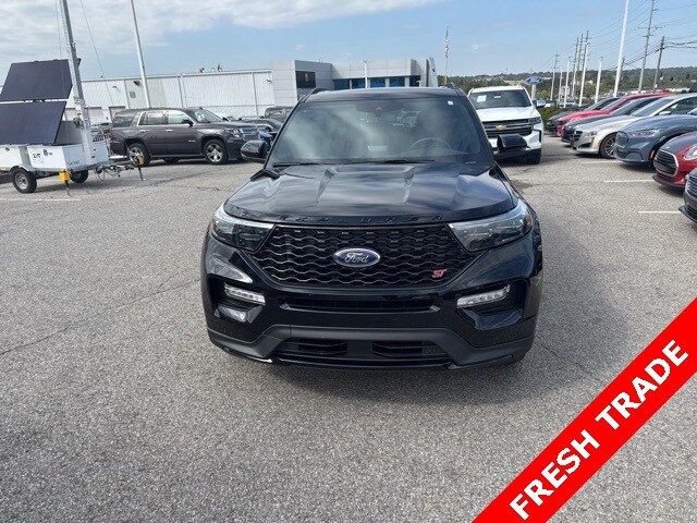2023 Ford Explorer ST photo 2