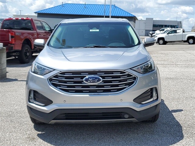 2022 Ford Edge Titanium photo 2