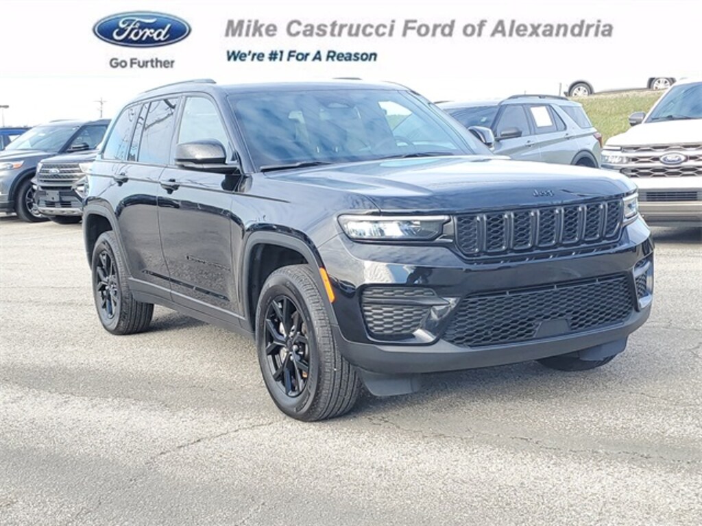 Used 2024 Jeep Grand Cherokee Laredo SUV