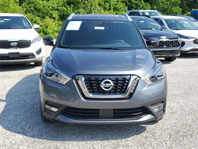2020 Nissan Kicks SR photo 2