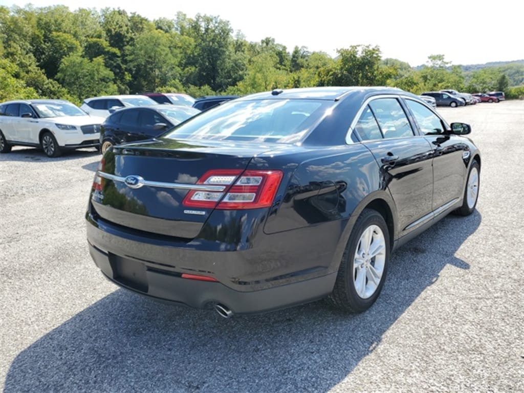 Used 2016 Ford Taurus SE Sedan