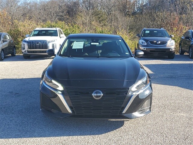 2024 Nissan Altima 2.5 SV photo 2