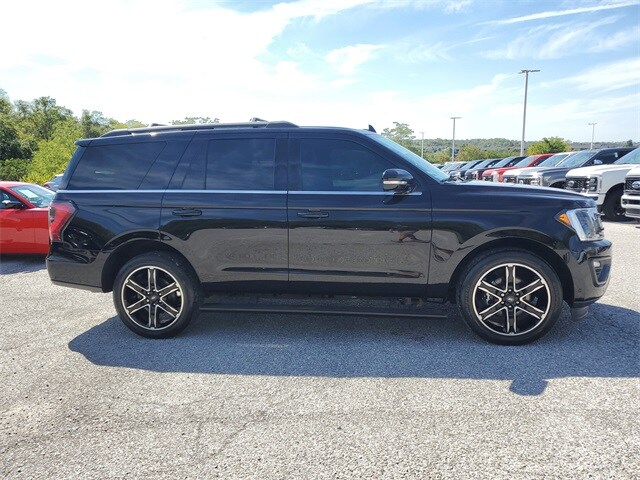 2022 Ford Expedition Limited photo 2