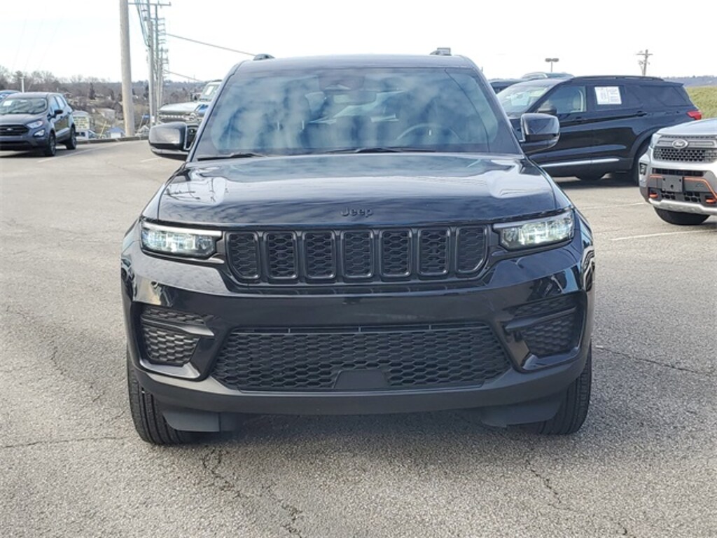 Used 2024 Jeep Grand Cherokee Laredo SUV