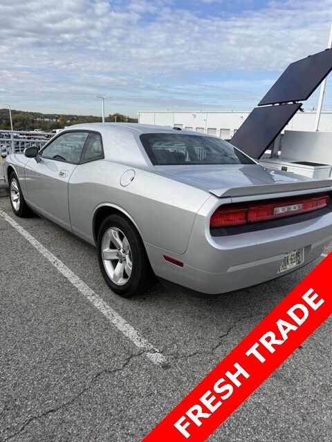 2010 Dodge Challenger SE photo 4
