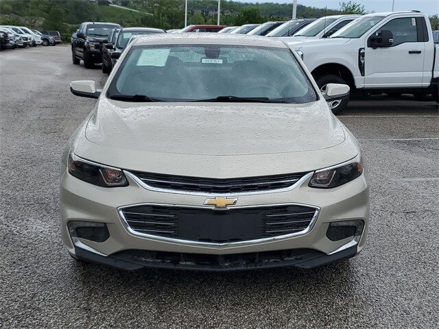 2016 Chevrolet Malibu 1LT photo 2