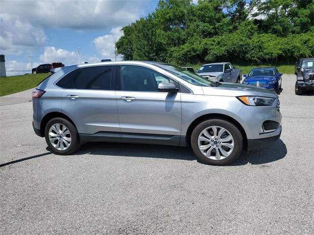 2022 Ford Edge Titanium photo 3