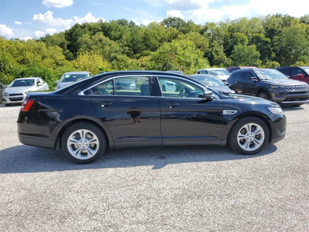 Used 2016 Ford Taurus SE Sedan