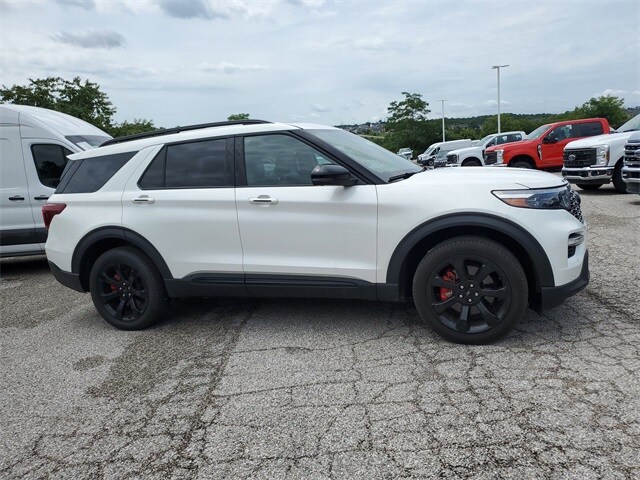 2023 Ford Explorer ST photo 3