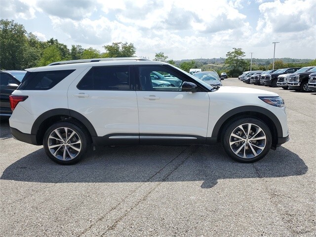 2025 Ford Explorer Platinum photo 2