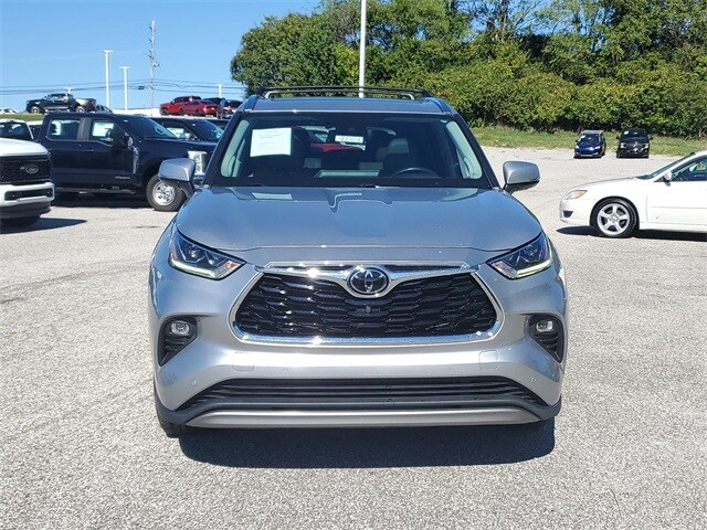 2022 Toyota Highlander Platinum photo 2
