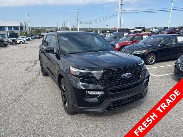 2023 Ford Explorer ST photo 3