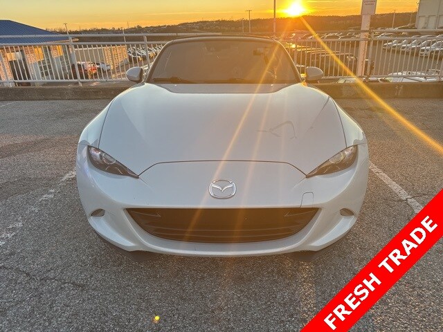 2016 Mazda MX-5 Miata Miata Grand Touring photo 2