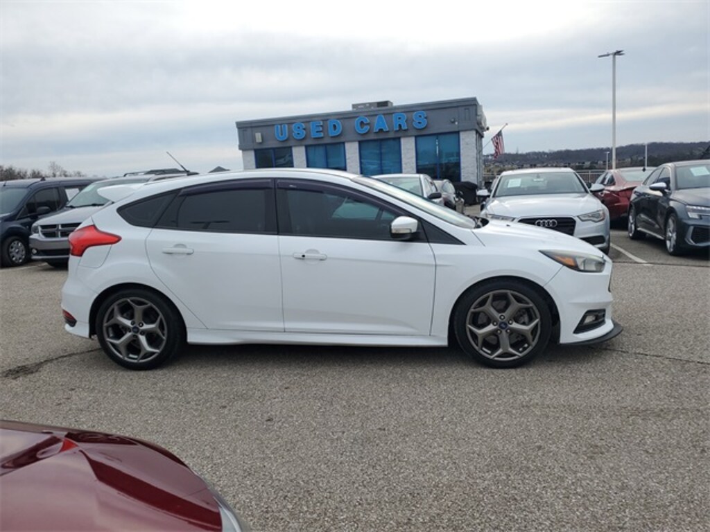 Used 2017 Ford Focus ST Base Hatchback