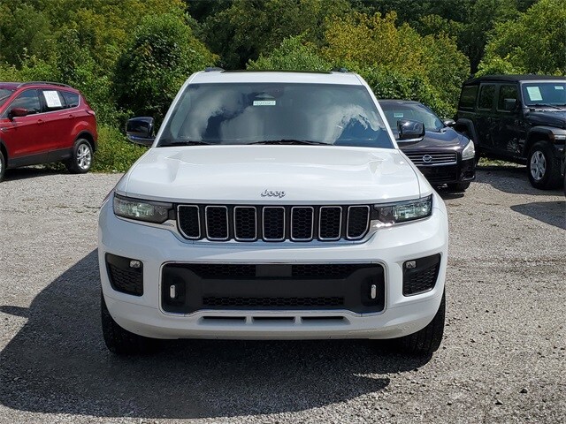 2021 Jeep Grand Cherokee Overland photo 2