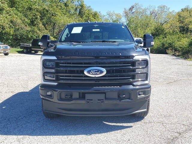 2025 Ford F-250 Platinum photo 2