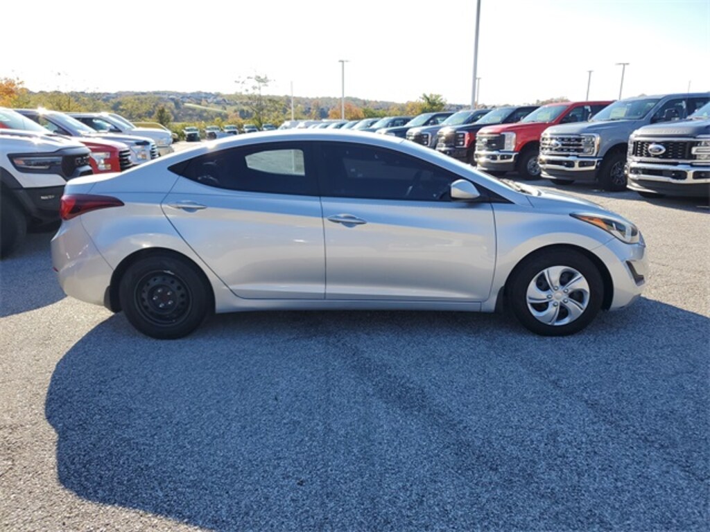 Used 2016 Hyundai Elantra SE Sedan
